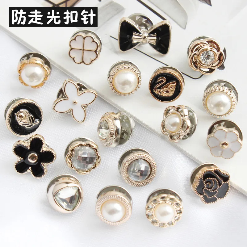 Lot de 10 boutons-broches perl - Button Hole Cutter avis et prix